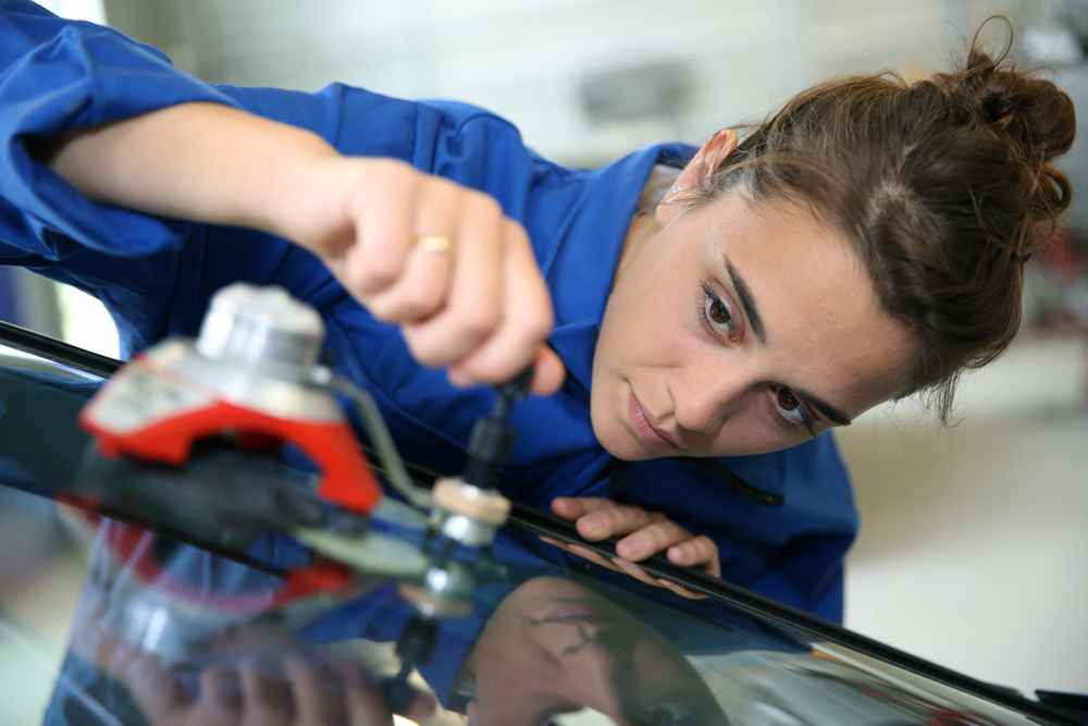 changing car windshield